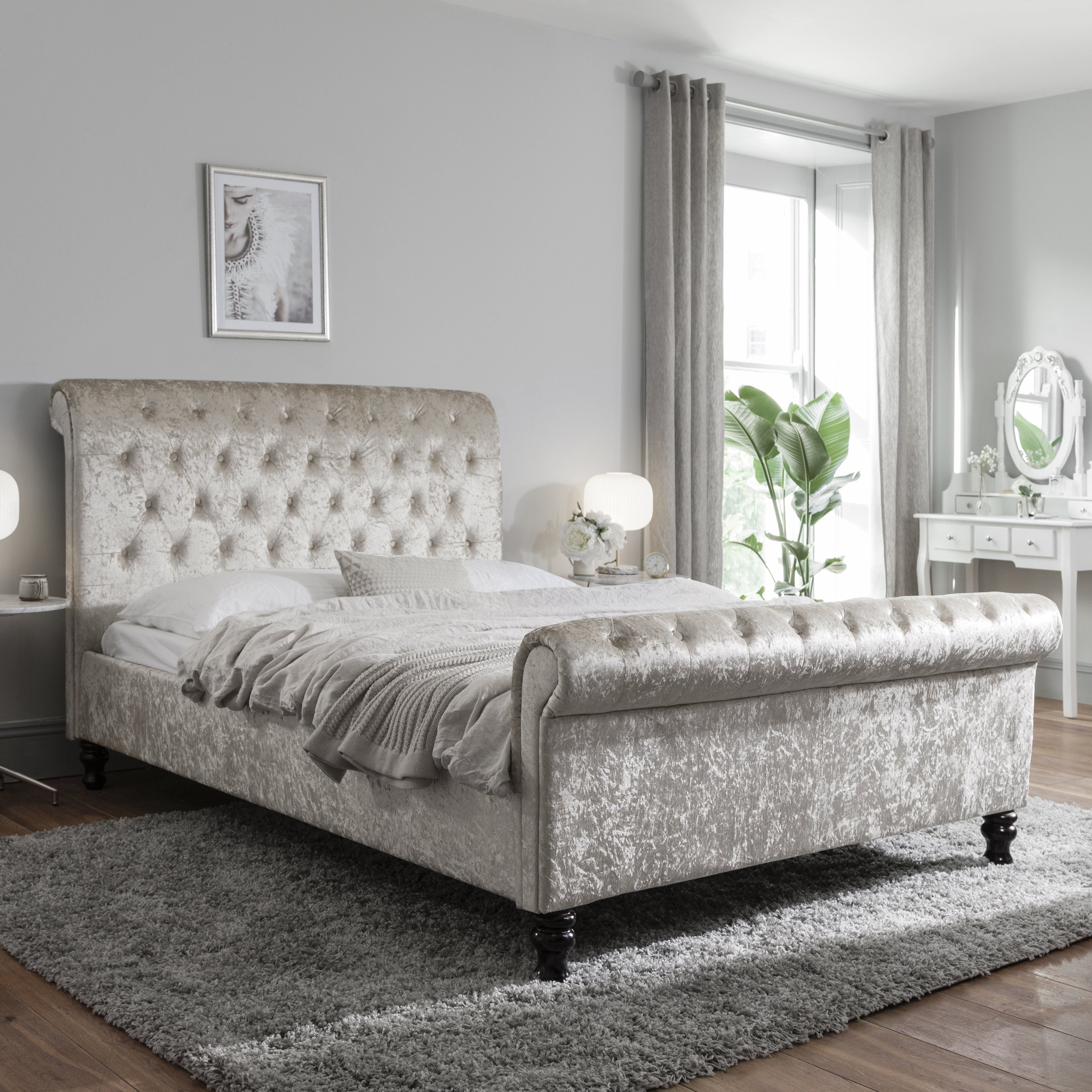 Cremio Chesterfield Sleigh Scroll Bed Frame
